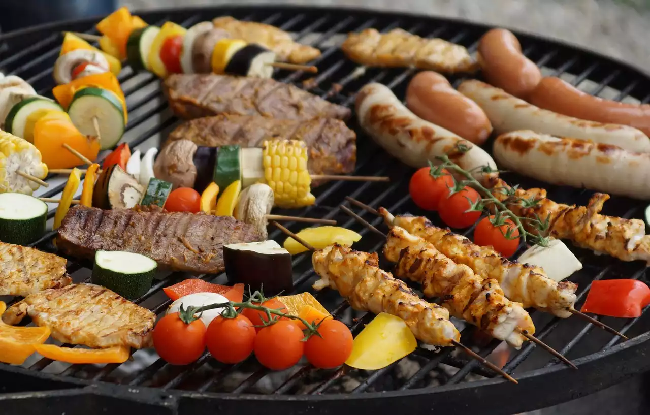 Grillen für große Menschenmengen: Tipps für die Ausrichtung eines großen Barbecues